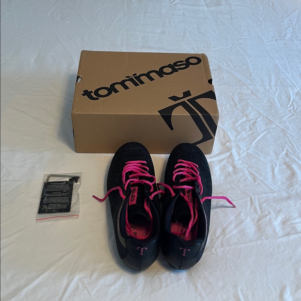Tommaso Women's Black and Pink Athletic Shoes